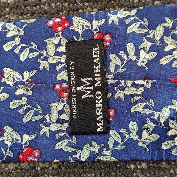 Marko Mikael red berry tie - Picture 3 of 5